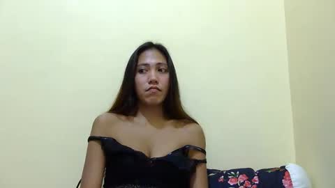 wetpetitechix online show from May 22, 2:04 pm