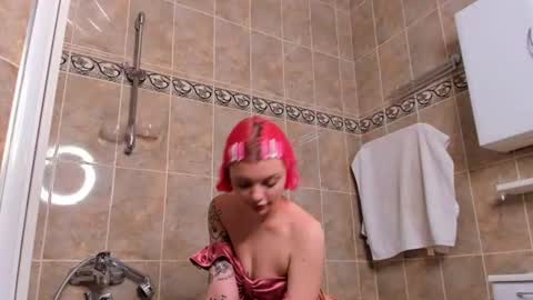 Lola online show from July 12, 1:56 pm