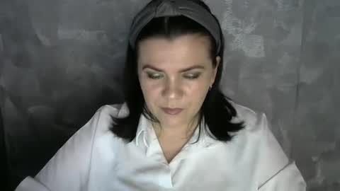white__queen_ online show from June 11, 5:59 am