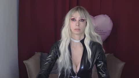 White Queen online show from January 20, 3:50 pm