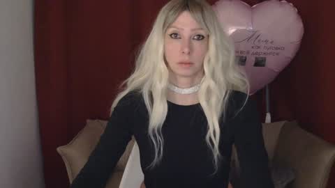 White Queen online show from January 6, 8:39 pm