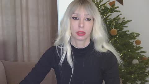 White Queen online show from December 19, 9:18 am