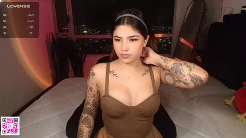 Snapshot of whites_emma chatting on January 26, 1:52 am EMMA online show from January 26, 1:52 am