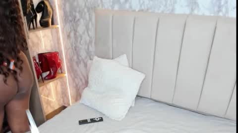 whitneyyfox online show from November 2, 11:30 pm