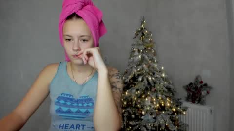 Snapshot of why_again_me chatting on January 2, 10:22 pm Veronica online show from January 2, 10:22 pm