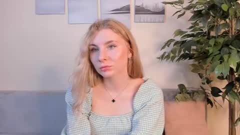 Mia online show from July 14, 5:23 am
