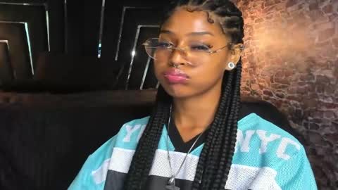 wild_firee_ online show from May 19, 1:56 am