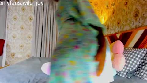 wild_joy online show from January 4, 1:42 pm