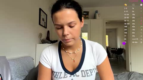 Snapshot of wildahankin chatting on November 1, 2:54 pm Mia online show from November 1, 2:54 pm