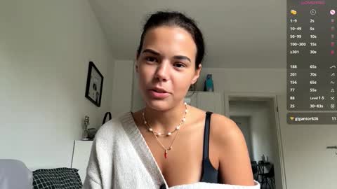 Snapshot of wildahankin chatting on October 12, 7:33 am Mia online show from October 12, 7:33 am