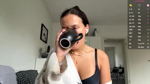 Snapshot of wildahankin chatting on October 16, 7:11 am Mia online show from October 16, 7:11 am