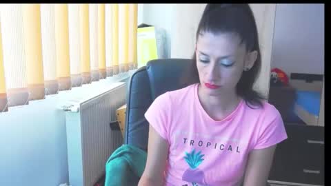 Snapshot of wildbea23 chatting on October 13, 6:27 am Bea online show from October 13, 6:27 am