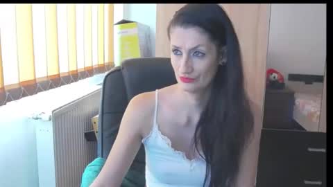 Snapshot of wildbea23 chatting on October 24, 6:53 am Bea online show from October 24, 6:53 am