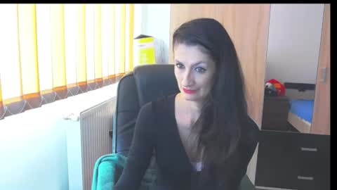 Snapshot of wildbea23 chatting on October 15, 6:49 am Bea online show from October 15, 6:49 am