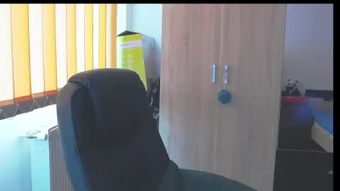 Snapshot of wildbea23 chatting on October 16, 7:00 am Bea online show from October 16, 7:00 am