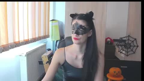 Snapshot of wildbea23 chatting on October 31, 10:08 am Bea online show from October 31, 10:08 am