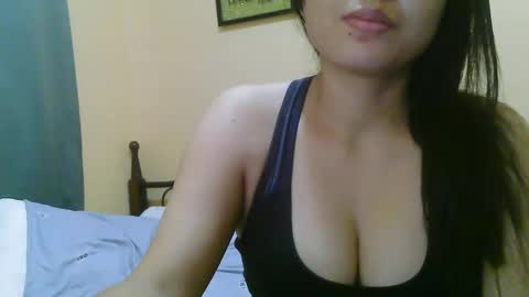 Snapshot of wildcamille chatting on February 15, 11:05 pm camille online show from February 15, 11:05 pm