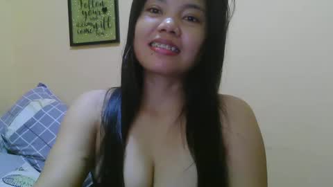 Snapshot of wildcamille chatting on March 7, 3:51 am camille online show from March 7, 3:51 am