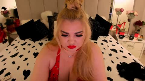 Snapshot of wildkatrina_ chatting on December 31, 3:53 pm Miss Deea online show from December 31, 3:53 pm