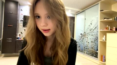 Olivia online show from March 5, 3:30 pm