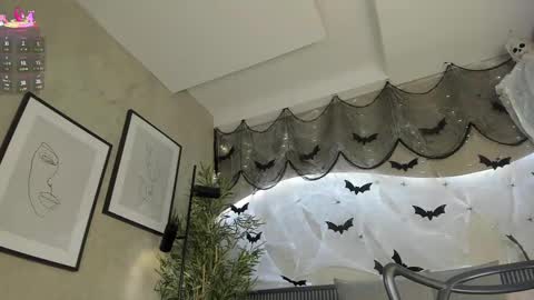 Snapshot of willow_hendrix chatting on October 29, 2:42 pm Ms Willow online show from October 29, 2:42 pm