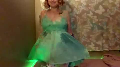 willowmaykitty online show from April 29, 2:37 am