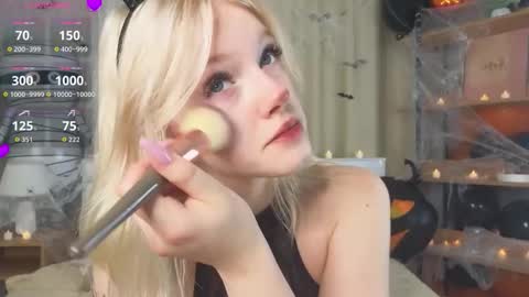 Mary online show from October 31, 1:29 am