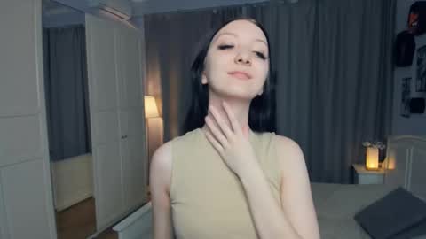 Amalia and Mia online show from March 1, 2:17 pm