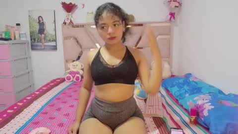  Winnifer Gonzalez  online show from March 24, 3:01 am