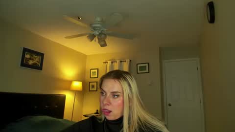 Snapshot of winter_miracle chatting on October 19, 7:27 pm Winter Miracle online show from October 19, 7:27 pm