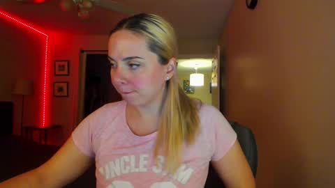 Snapshot of winter_miracle chatting on September 19, 6:56 am Winter Miracle online show from September 19, 6:56 am