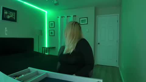 Snapshot of winter_miracle chatting on October 13, 4:20 pm Winter Miracle online show from October 13, 4:20 pm