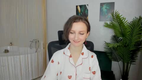 Snapshot of winterfairytale1 chatting on February 14, 3:33 am Amber online show from February 14, 3:33 am