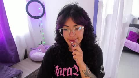 Snapshot of witchofhearts chatting on January 4, 8:59 pm Luna Violeta A r t i s t online show from January 4, 8:59 pm
