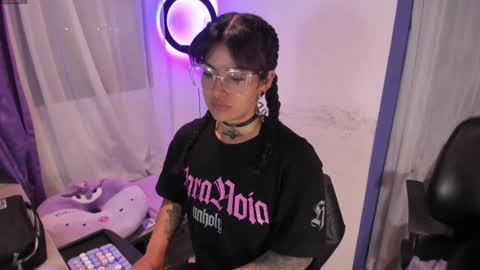 Snapshot of witchofhearts chatting on January 20, 12:36 am Luna Violeta A r t i s t online show from January 20, 12:36 am