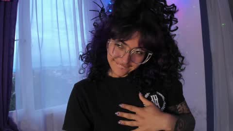 Snapshot of witchofhearts chatting on January 3, 10:51 pm Luna Violeta A r t i s t online show from January 3, 10:51 pm
