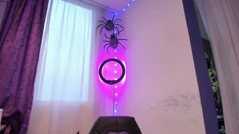 Snapshot of witchofhearts chatting on December 27, 10:48 pm Luna Violeta A r t i s t online show from December 27, 10:48 pm