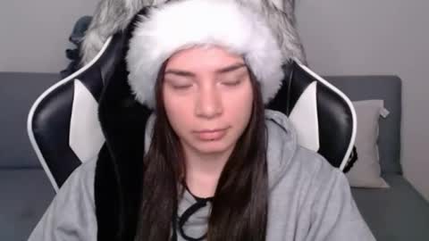 Snapshot of wolfs_daughter chatting on December 21, 2:41 am Alex online show from December 21, 2:41 am