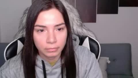 Snapshot of wolfs_daughter chatting on February 1, 3:19 am Alex online show from February 1, 3:19 am