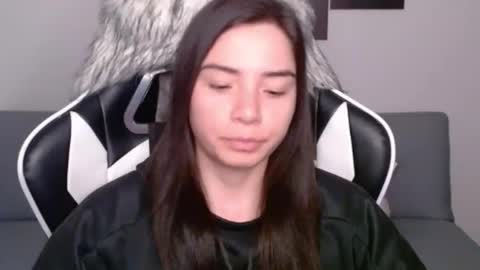 Snapshot of wolfs_daughter chatting on January 28, 2:32 am Alex online show from January 28, 2:32 am