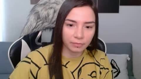 Snapshot of wolfs_daughter chatting on January 1, 8:37 pm Alex online show from January 1, 8:37 pm