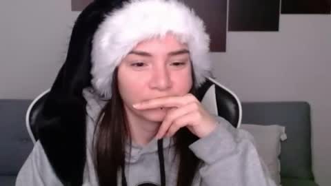 Snapshot of wolfs_daughter chatting on December 30, 3:25 am Alex online show from December 30, 3:25 am