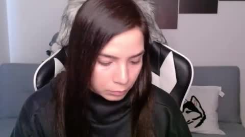 Snapshot of wolfs_daughter chatting on January 17, 10:01 pm Alex online show from January 17, 10:01 pm