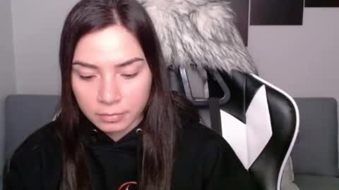 Snapshot of wolfs_daughter chatting on February 11, 2:35 am Alex online show from February 11, 2:35 am