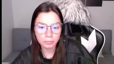 Snapshot of wolfs_daughter chatting on September 10, 2:22 am Alex online show from September 10, 2:22 am