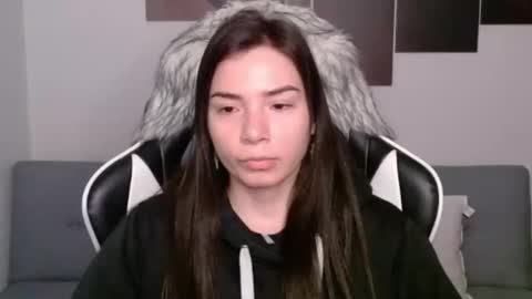 Snapshot of wolfs_daughter chatting on February 17, 12:21 am Alex online show from February 17, 12:21 am