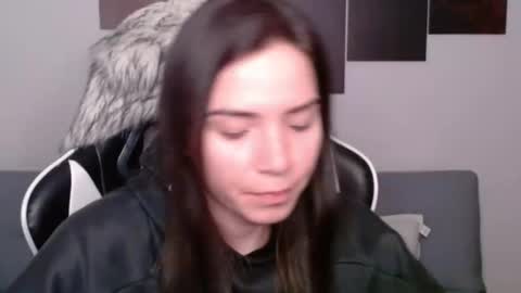Snapshot of wolfs_daughter chatting on January 22, 2:48 am Alex online show from January 22, 2:48 am