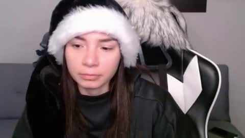 Snapshot of wolfs_daughter chatting on December 9, 2:24 am Alex online show from December 9, 2:24 am