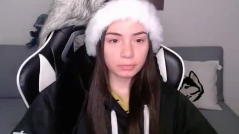 Snapshot of wolfs_daughter chatting on December 3, 2:12 am Alex online show from December 3, 2:12 am