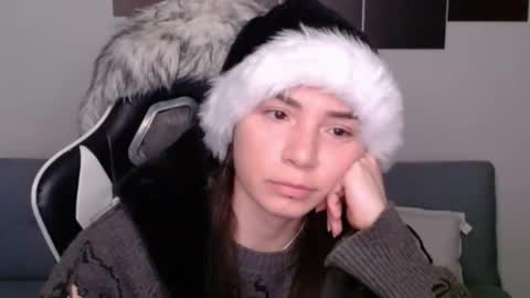 Snapshot of wolfs_daughter chatting on December 17, 1:18 am Alex online show from December 17, 1:18 am